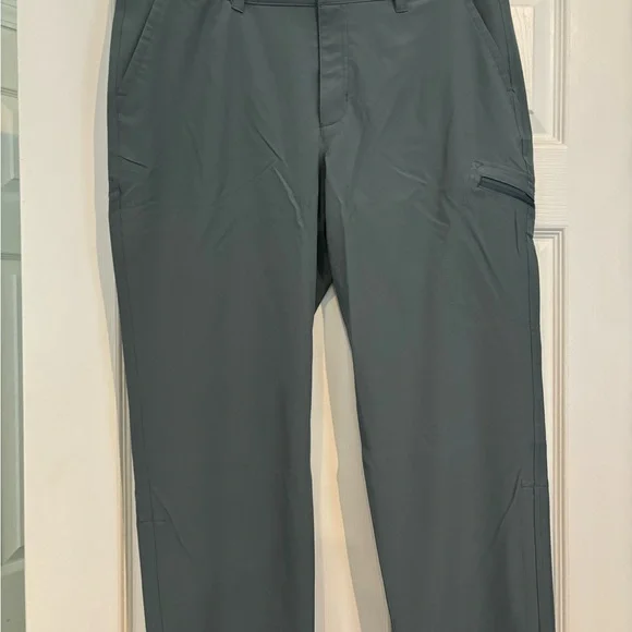 Eddie Bauer ripstop Capri New With Tags size 10 steel grey - Picture 2 of 4